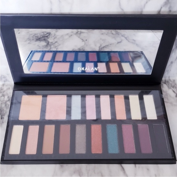 urban memory Other - Chic Dark Color Eyeshadow Palette 18
Color Urban Memory with Mirror